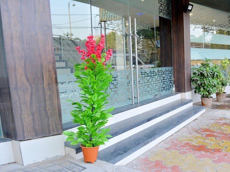Hotel Planet Vadodara Kültér fotó