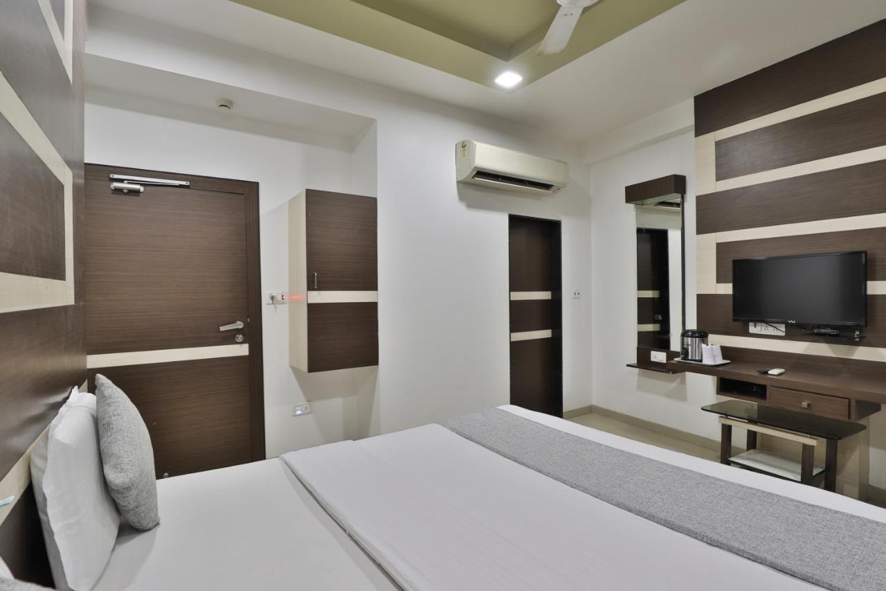Hotel Planet Vadodara Kültér fotó