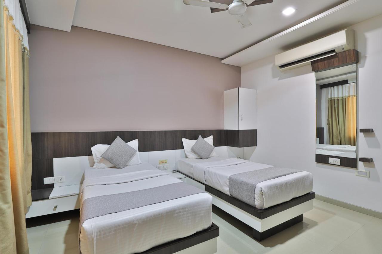 Hotel Planet Vadodara Kültér fotó