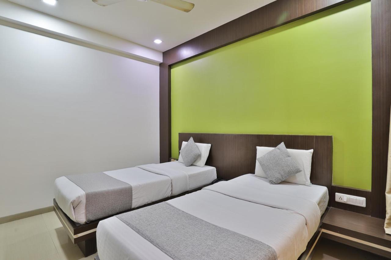 Hotel Planet Vadodara Kültér fotó