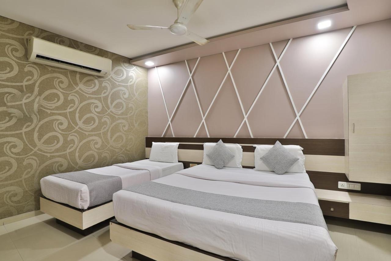 Hotel Planet Vadodara Kültér fotó