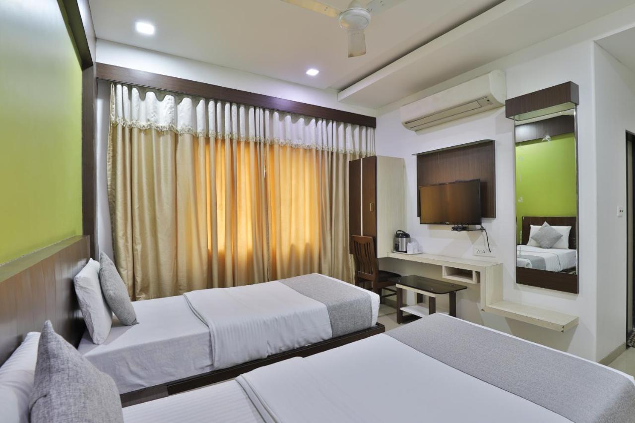 Hotel Planet Vadodara Kültér fotó