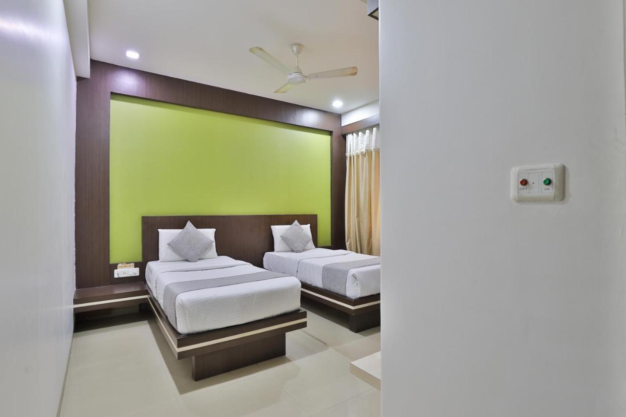 Hotel Planet Vadodara Kültér fotó