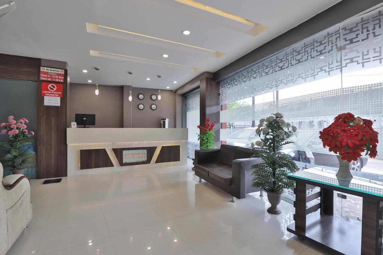 Hotel Planet Vadodara Kültér fotó