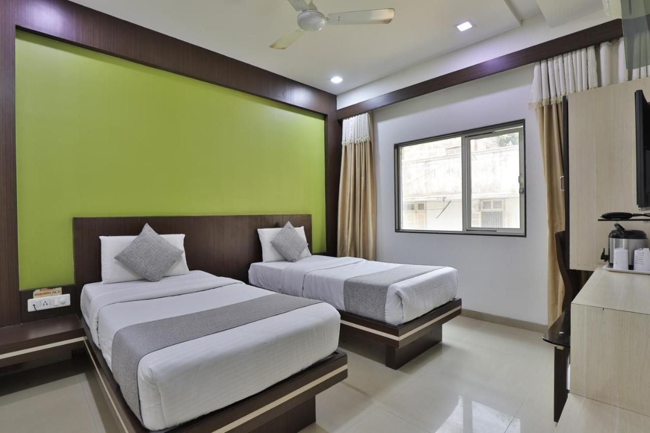 Hotel Planet Vadodara Kültér fotó