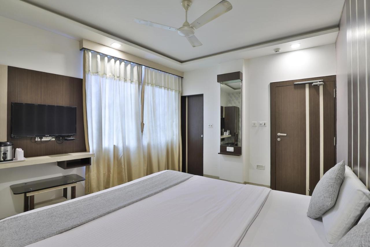 Hotel Planet Vadodara Kültér fotó