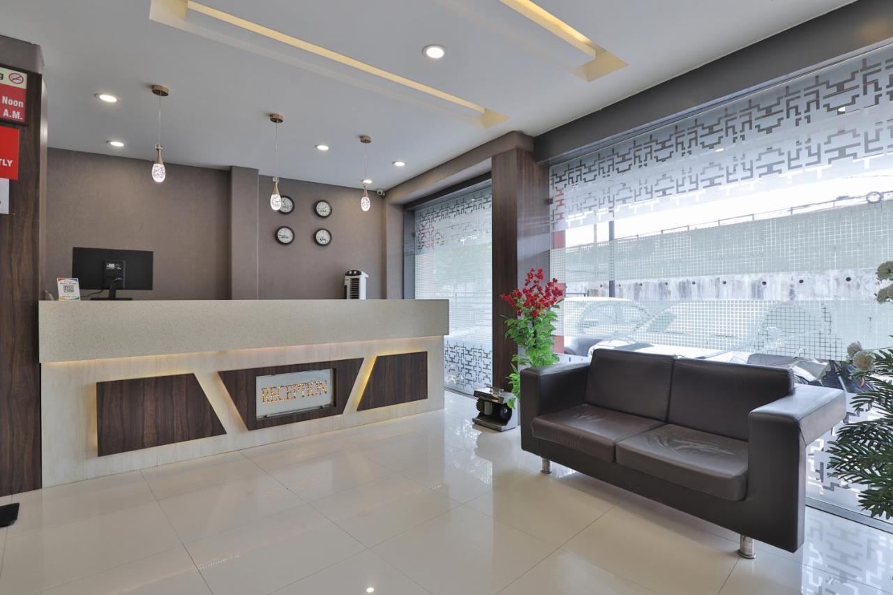Hotel Planet Vadodara Kültér fotó