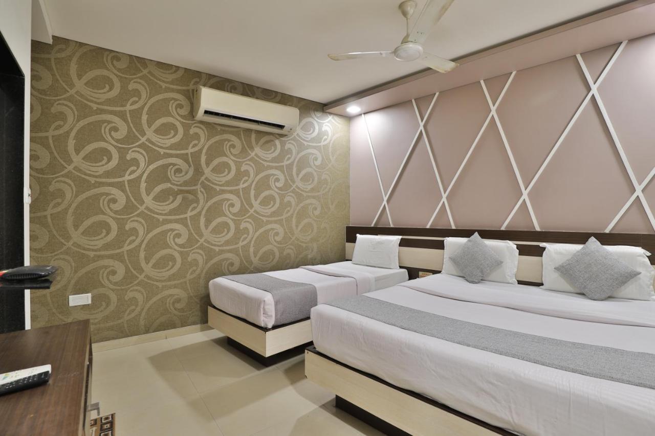 Hotel Planet Vadodara Kültér fotó