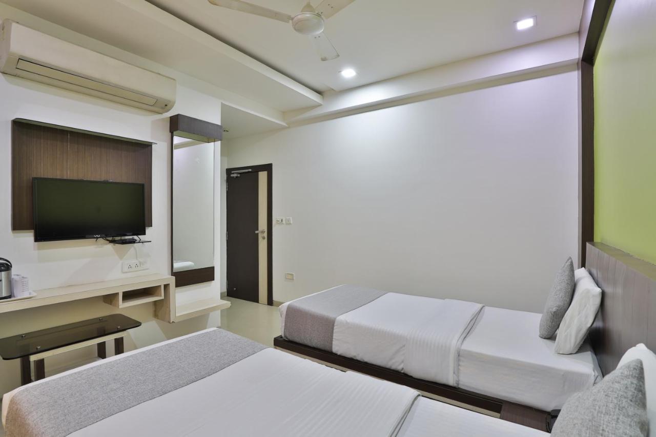 Hotel Planet Vadodara Kültér fotó