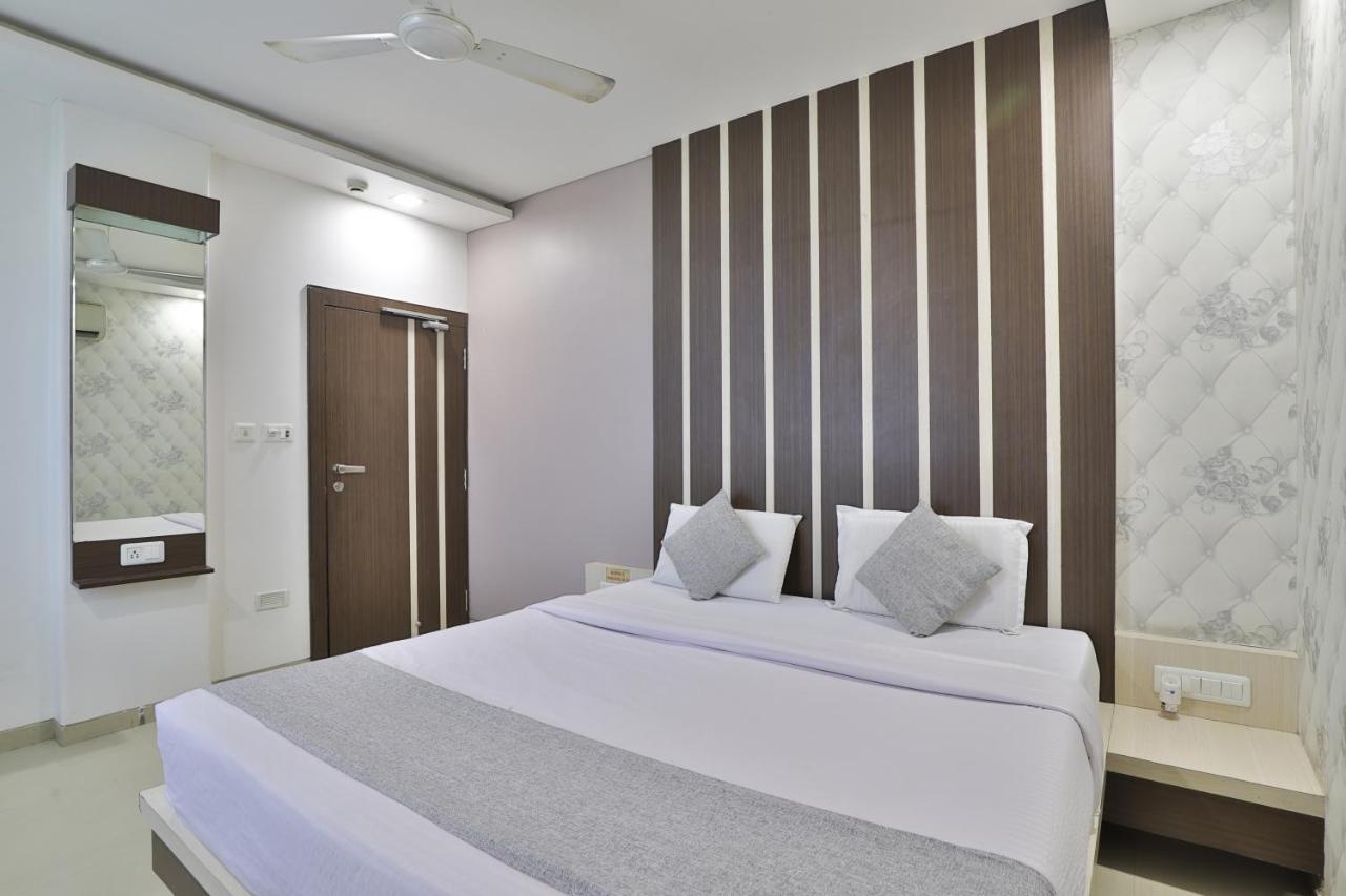 Hotel Planet Vadodara Kültér fotó
