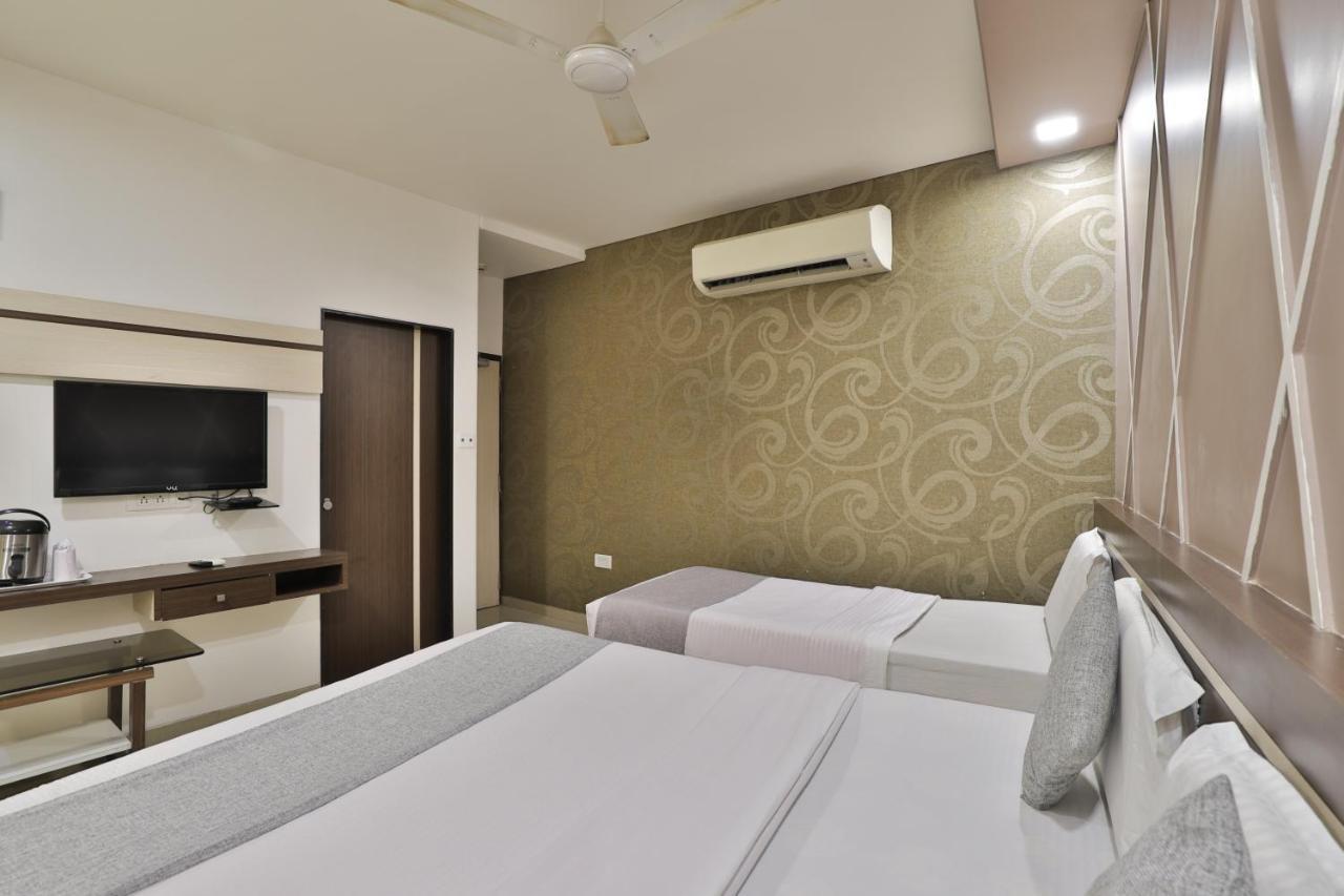Hotel Planet Vadodara Kültér fotó