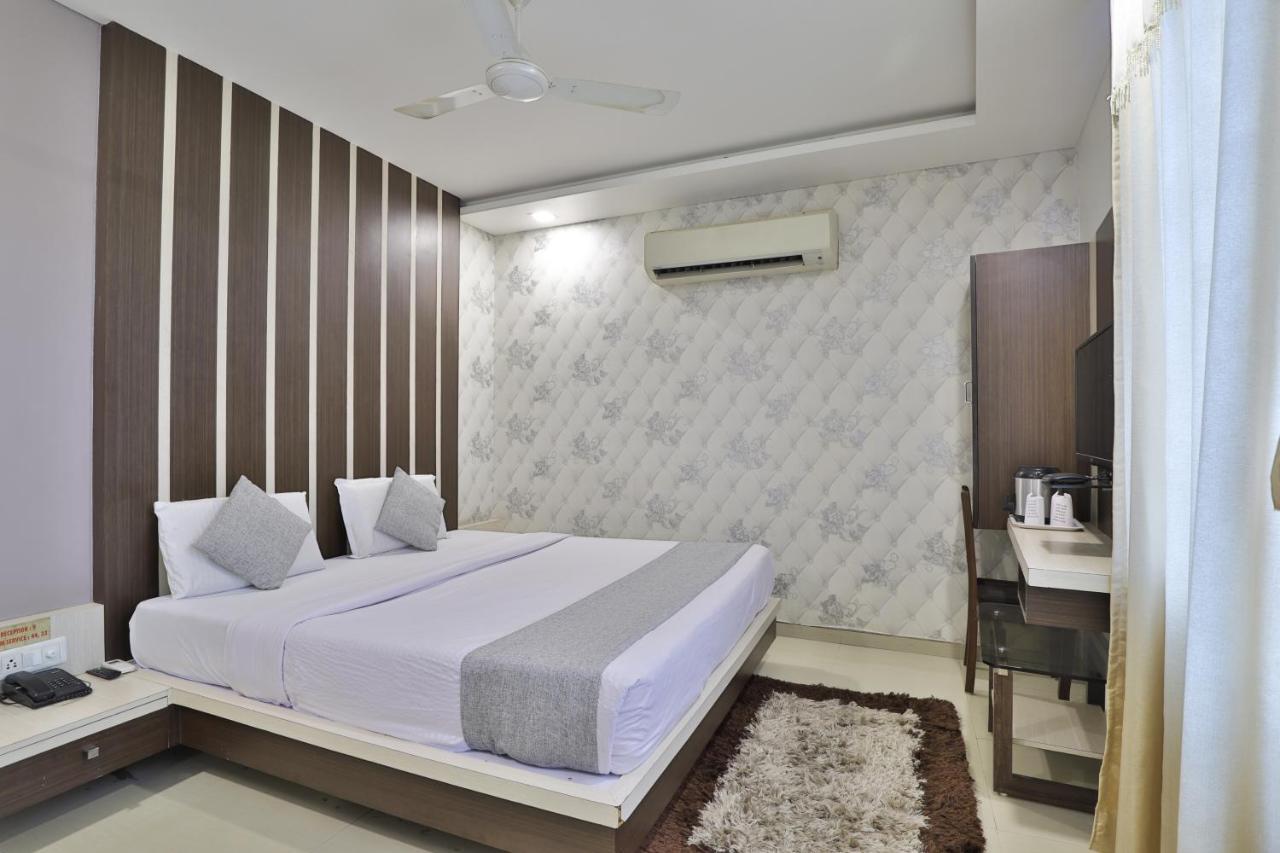 Hotel Planet Vadodara Kültér fotó