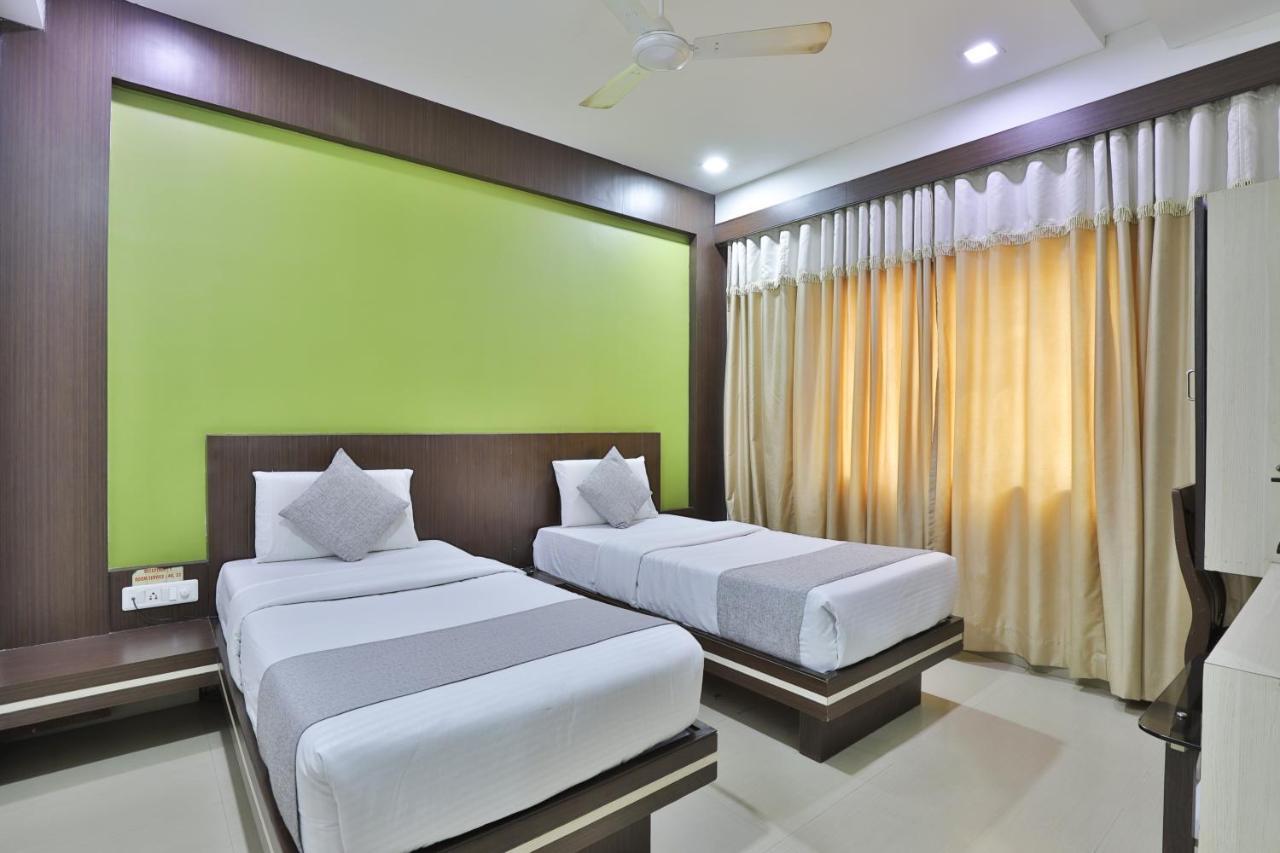 Hotel Planet Vadodara Kültér fotó